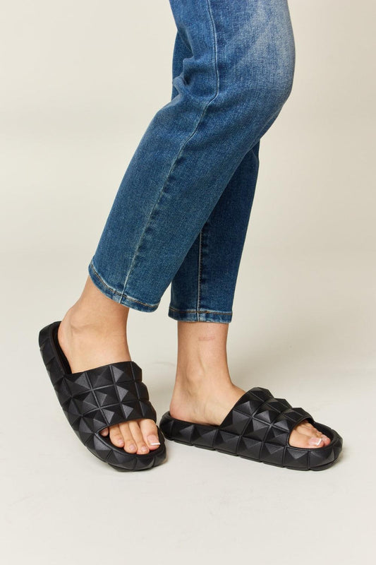 WILD DIVA Pyramid Stud Toe Band Footbed Sandals - CM