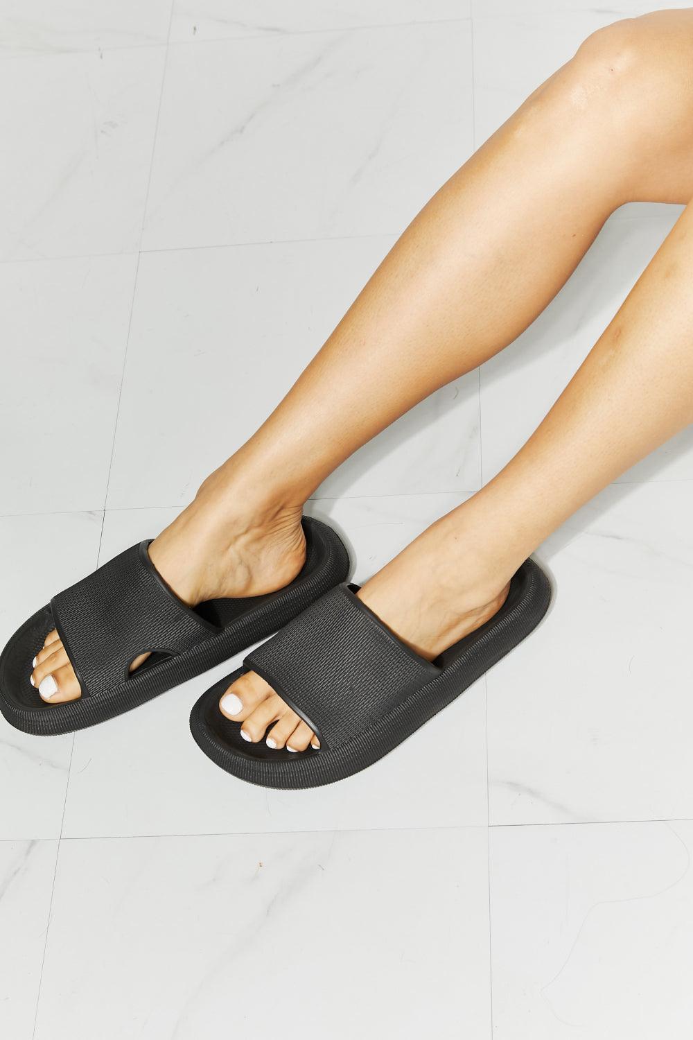 MMShoes Arms Around Me Open Toe Slide in Black