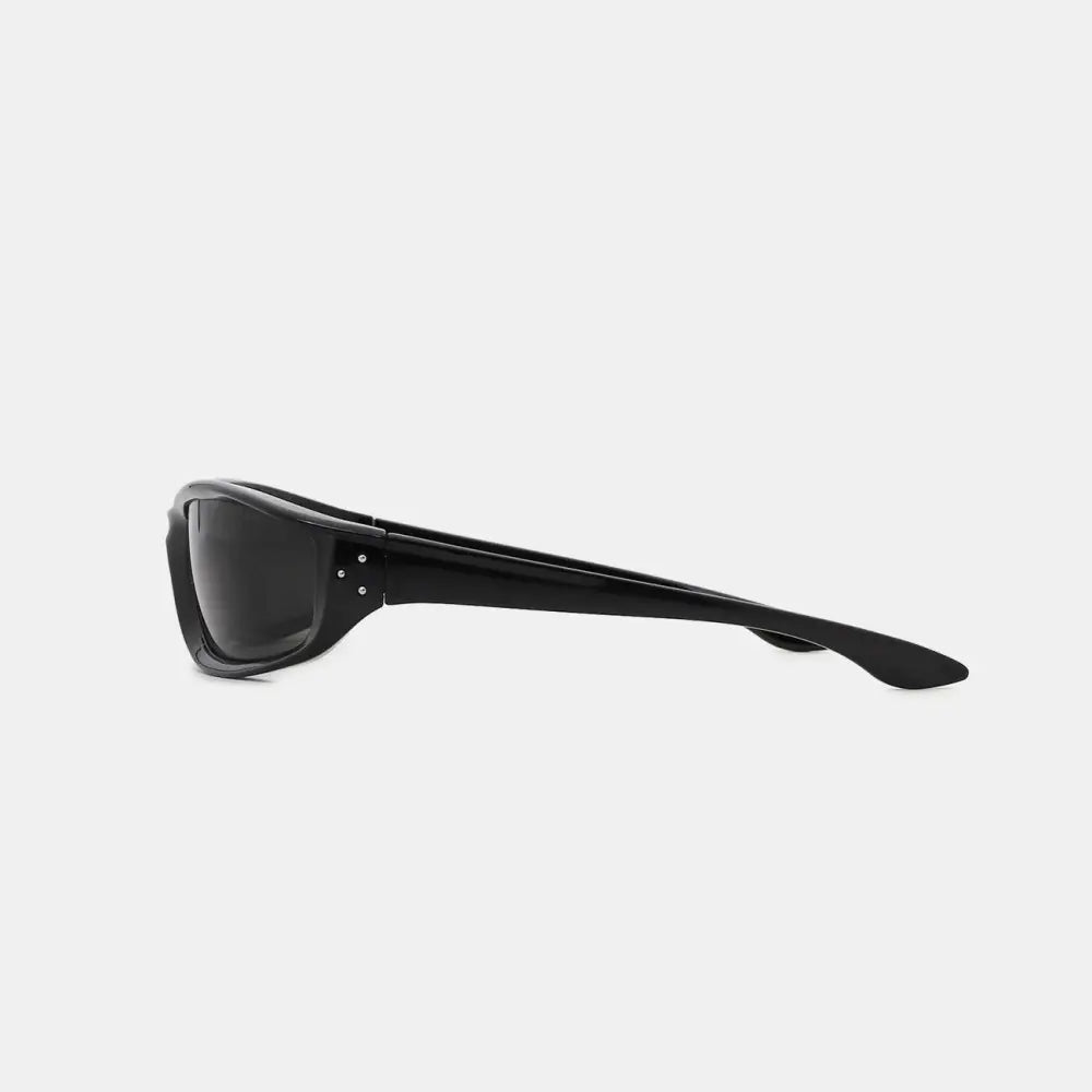 Chic Black Frame Rectangle Sunglasses with Durable Polycarbonate Frame