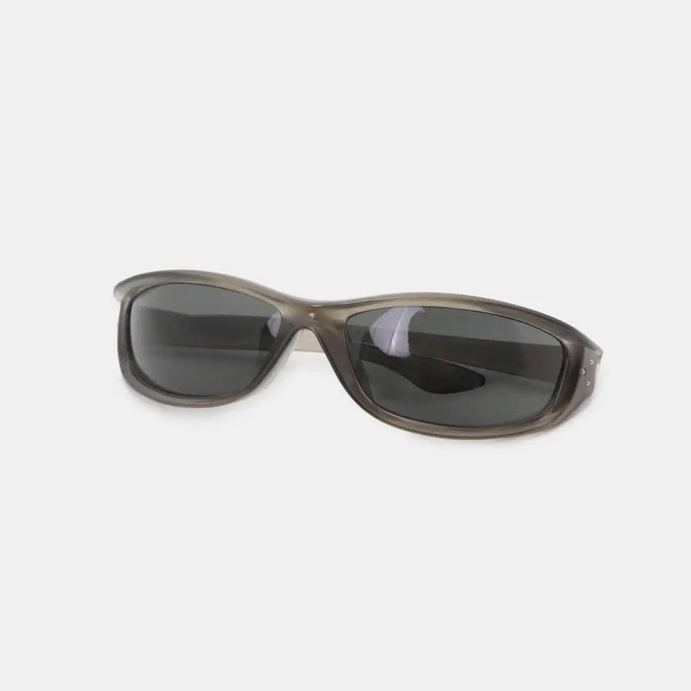 Chic Black Frame Rectangle Sunglasses with Durable Polycarbonate Frame