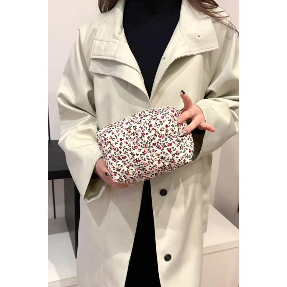 Chic Floral Quilted Clutch with Stylish Plaid Lining