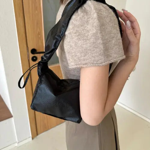 Chic Leather Drawstring Shoulder Bag for Stylish Nights