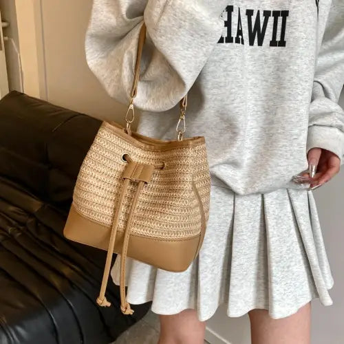 Chic Straw Braided Shoulder Bag for Summer Adventures