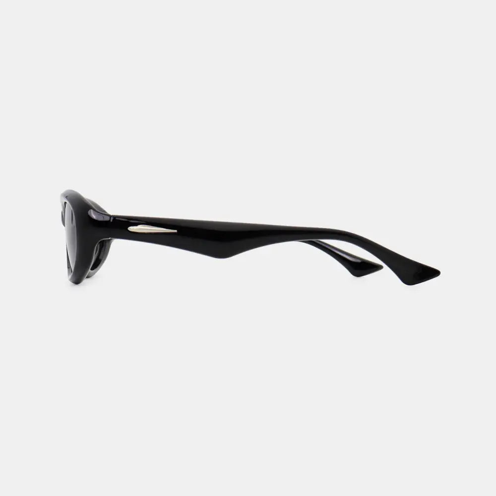 Chic White-Framed Cat Eye Sunglasses with Brown Polycarbonate Lenses