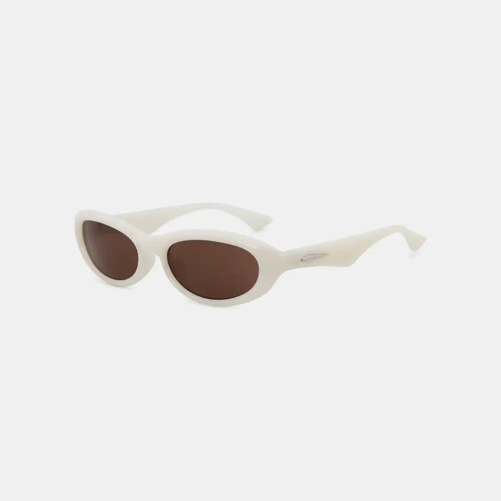 Chic White-Framed Cat Eye Sunglasses with Brown Polycarbonate Lenses