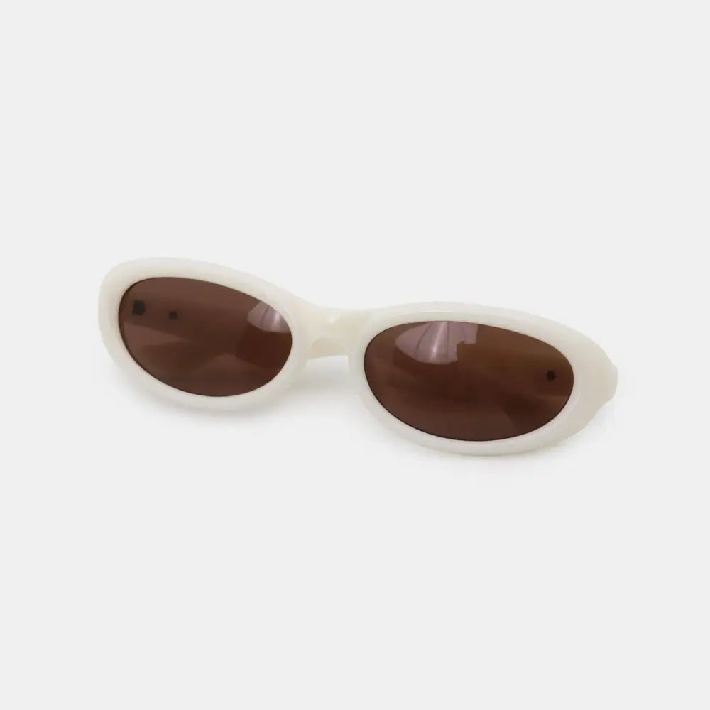 Chic White-Framed Cat Eye Sunglasses with Brown Polycarbonate Lenses