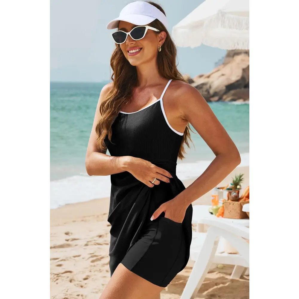 Sleek Contrast Trim Scoop Neck One-Piece Swimwear for Summer Fun