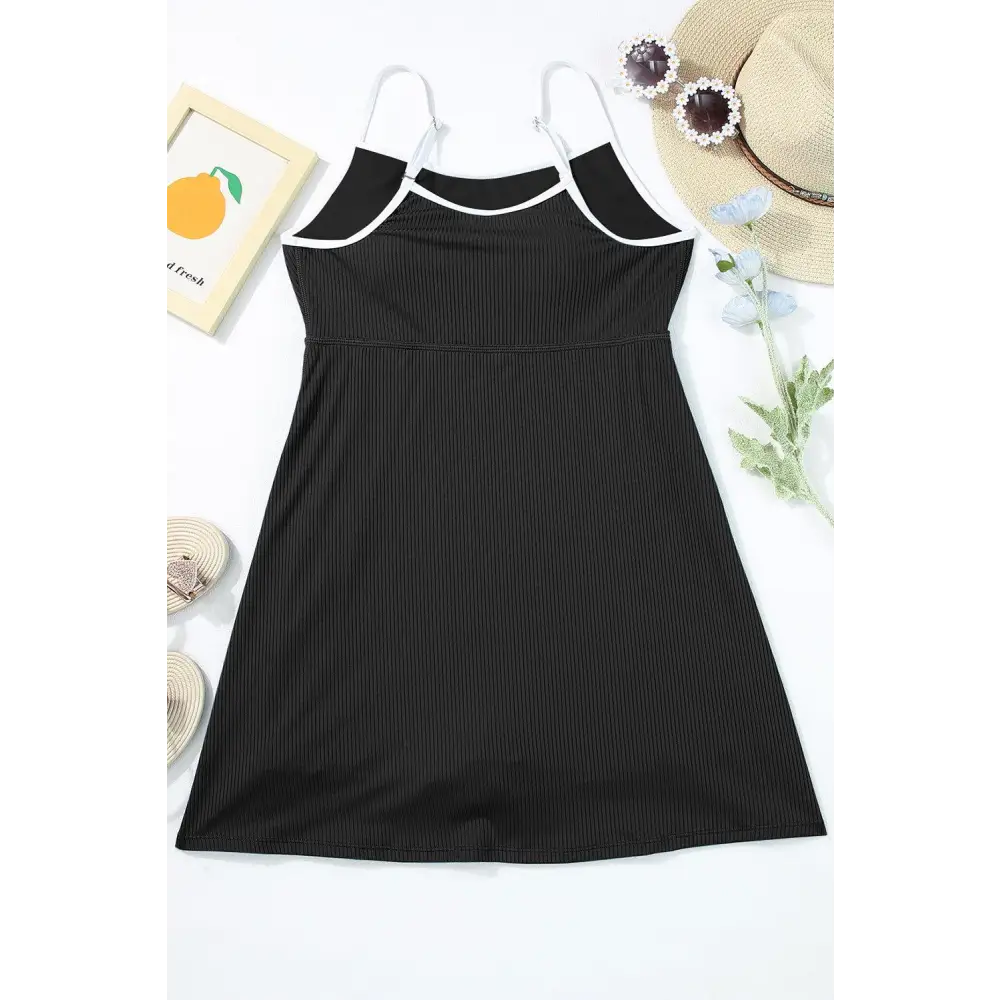 Sleek Contrast Trim Scoop Neck One-Piece Swimwear for Summer Fun