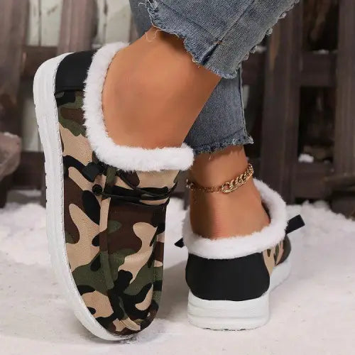 Cozy Fuzzy Camouflage Round Toe Boots for Winter Adventures