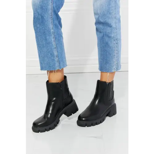 MMShoes What It Takes Lug Sole Chelsea Boots in Black - CM Fashion