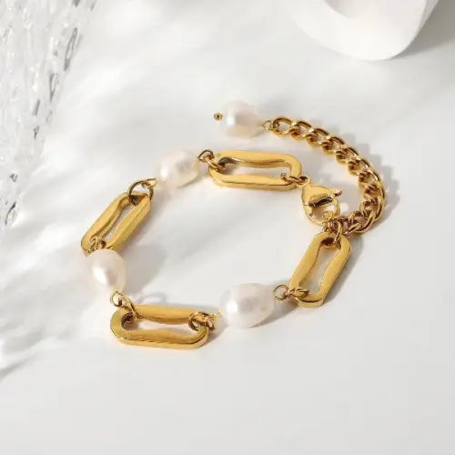 Elegant 18K Rectangular Chain Bracelet with Stunning Pearl Design 