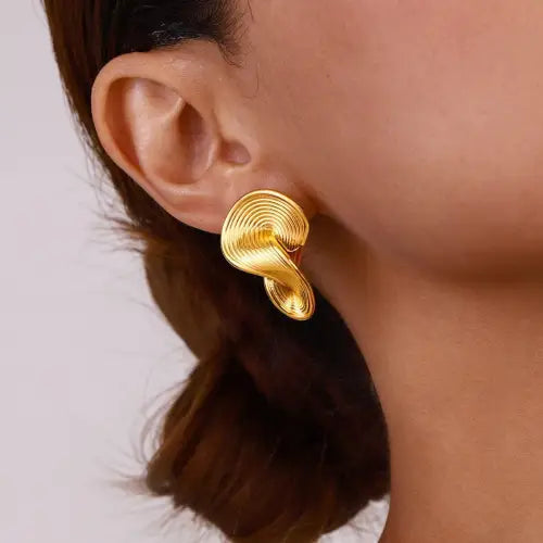 Exquisite Gold 18K Geometric Twisted Earrings with Textured Design