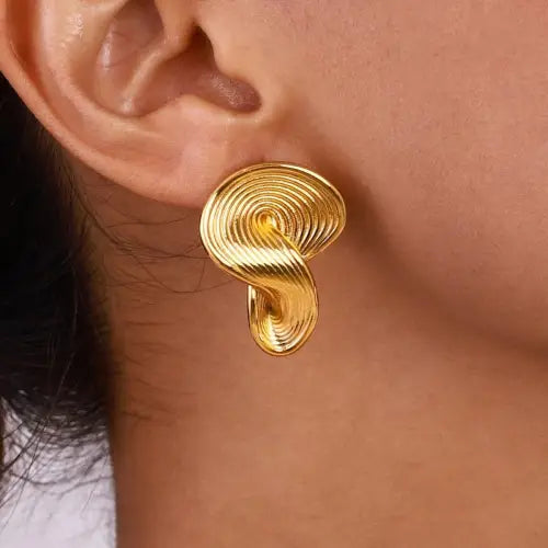 Exquisite Gold 18K Geometric Twisted Earrings with Textured Design