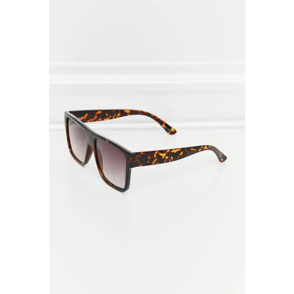 Exquisite Tortoiseshell Square Sunglasses for a Bold Look