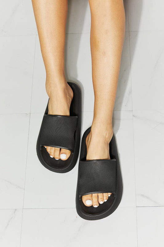 MMShoes Arms Around Me Open Toe Slide in Black - CM