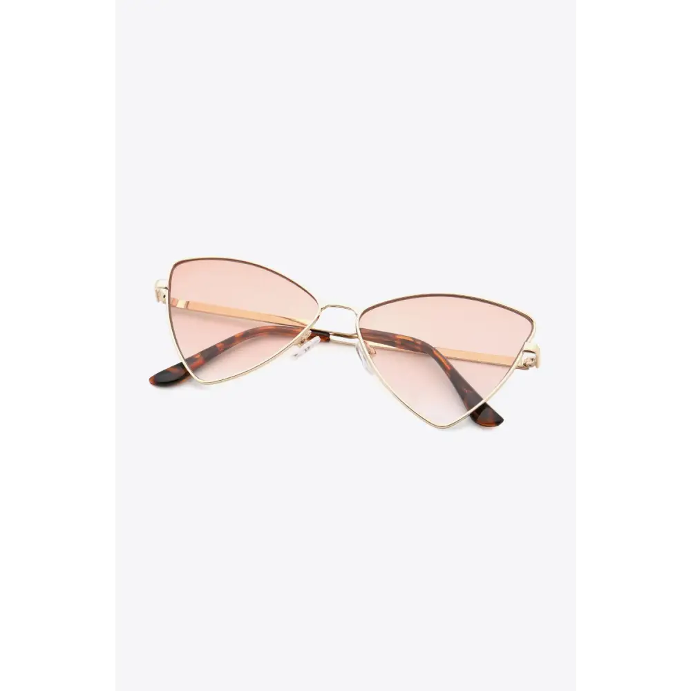 Glam Up with Stunning Gold Framed Pink Cat-Eye Sunglasses