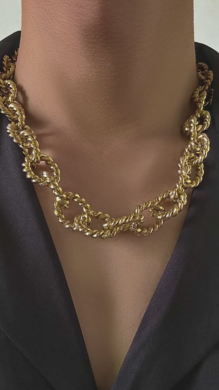 Trendy Exaggerated Punk Twist Gold Chain Necklace for Bold Style 