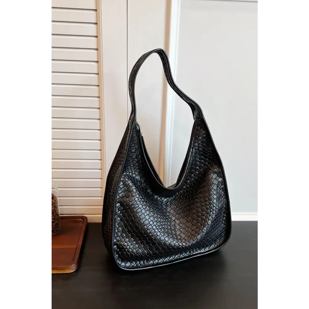 Stylish Black Leather Shoulder Bag for Everyday Elegance