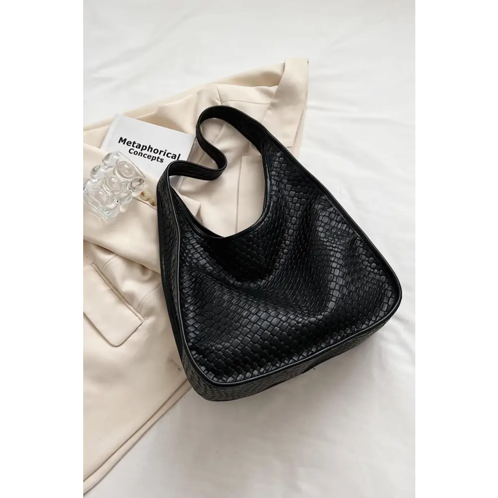 Stylish Black Leather Shoulder Bag for Everyday Elegance