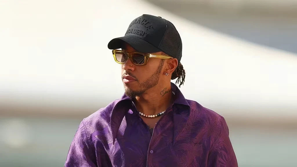 purple_shirt_black_cap_CM_Fashion_womens_clothing_trend