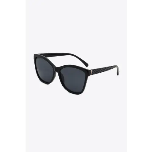 Sleek Black Cat-Eye Polycarbonate Sunglasses for Bold Style