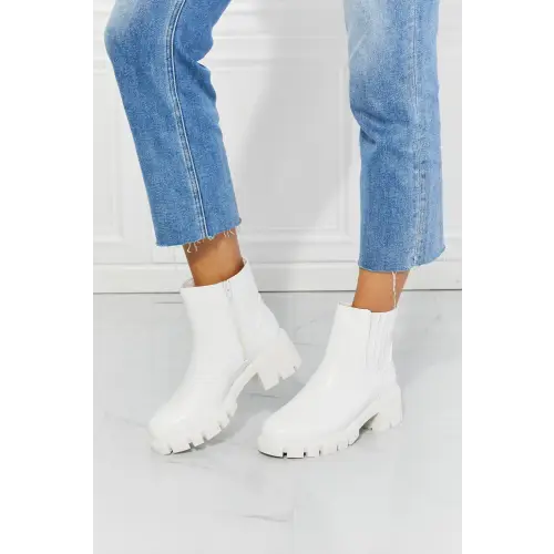 MMShoes What It Takes Lug Sole Chelsea Boots in White - CM Fashion