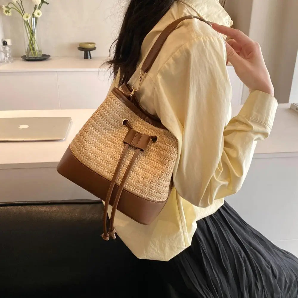 Chic Straw Braided Shoulder Bag for Summer Adventures