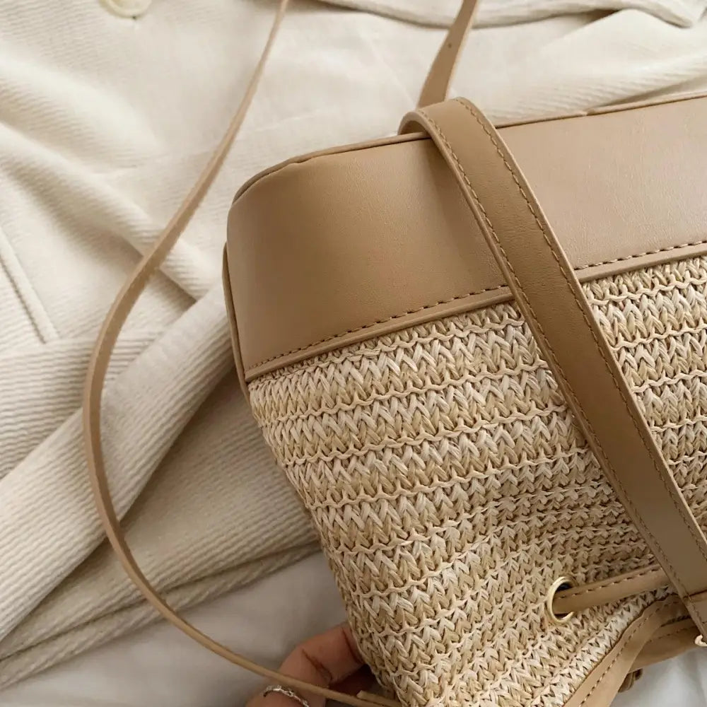 Chic Straw Braided Shoulder Bag for Summer Adventures