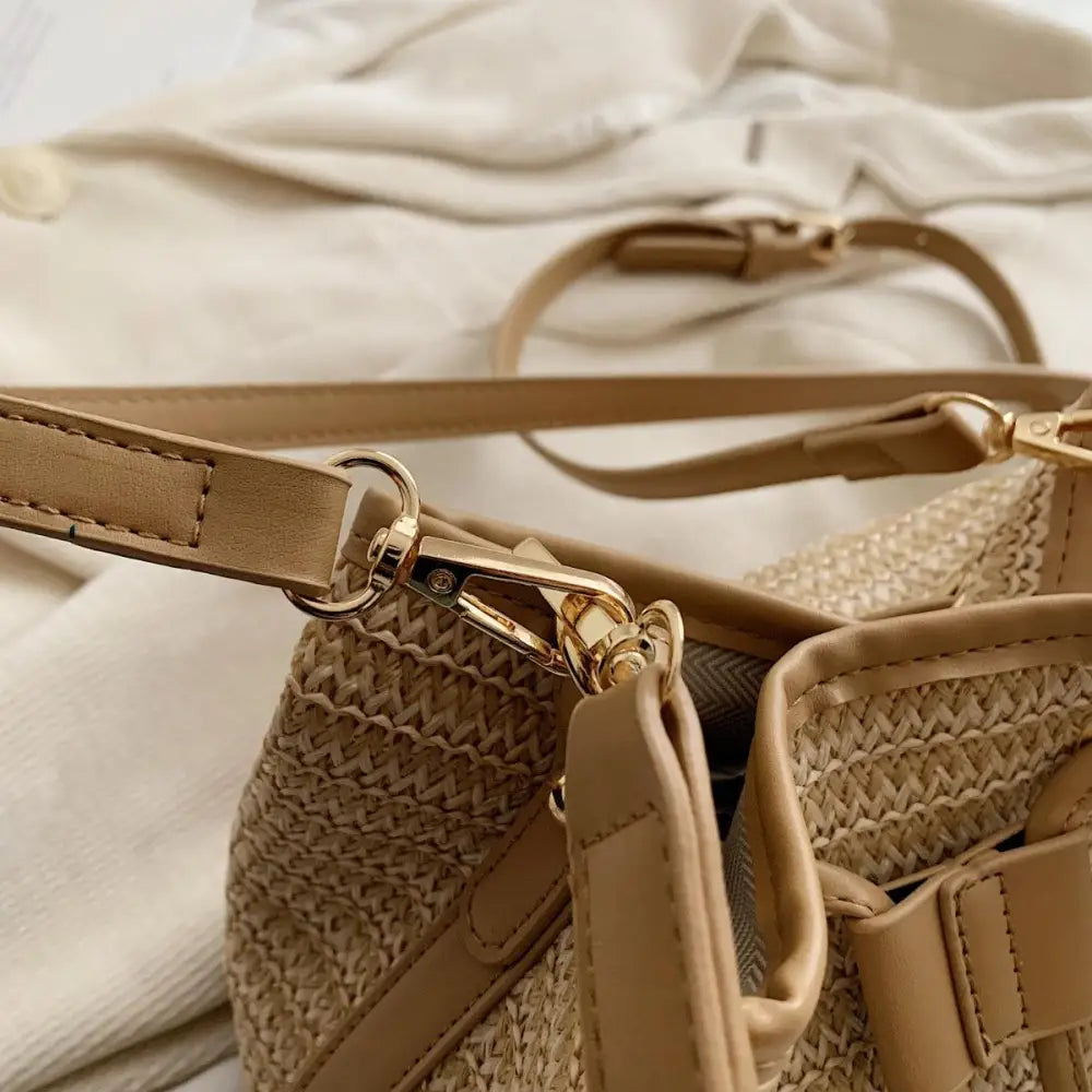 Chic Straw Braided Shoulder Bag for Summer Adventures