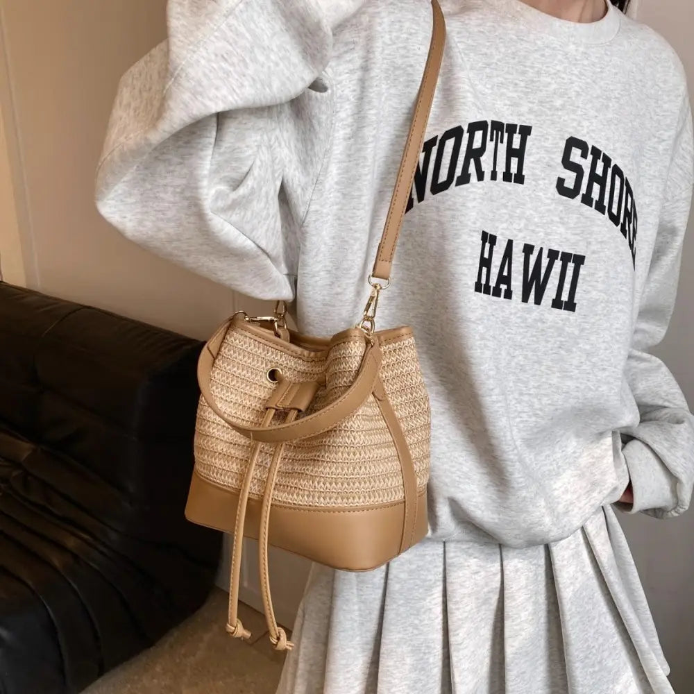 Chic Straw Braided Shoulder Bag for Summer Adventures