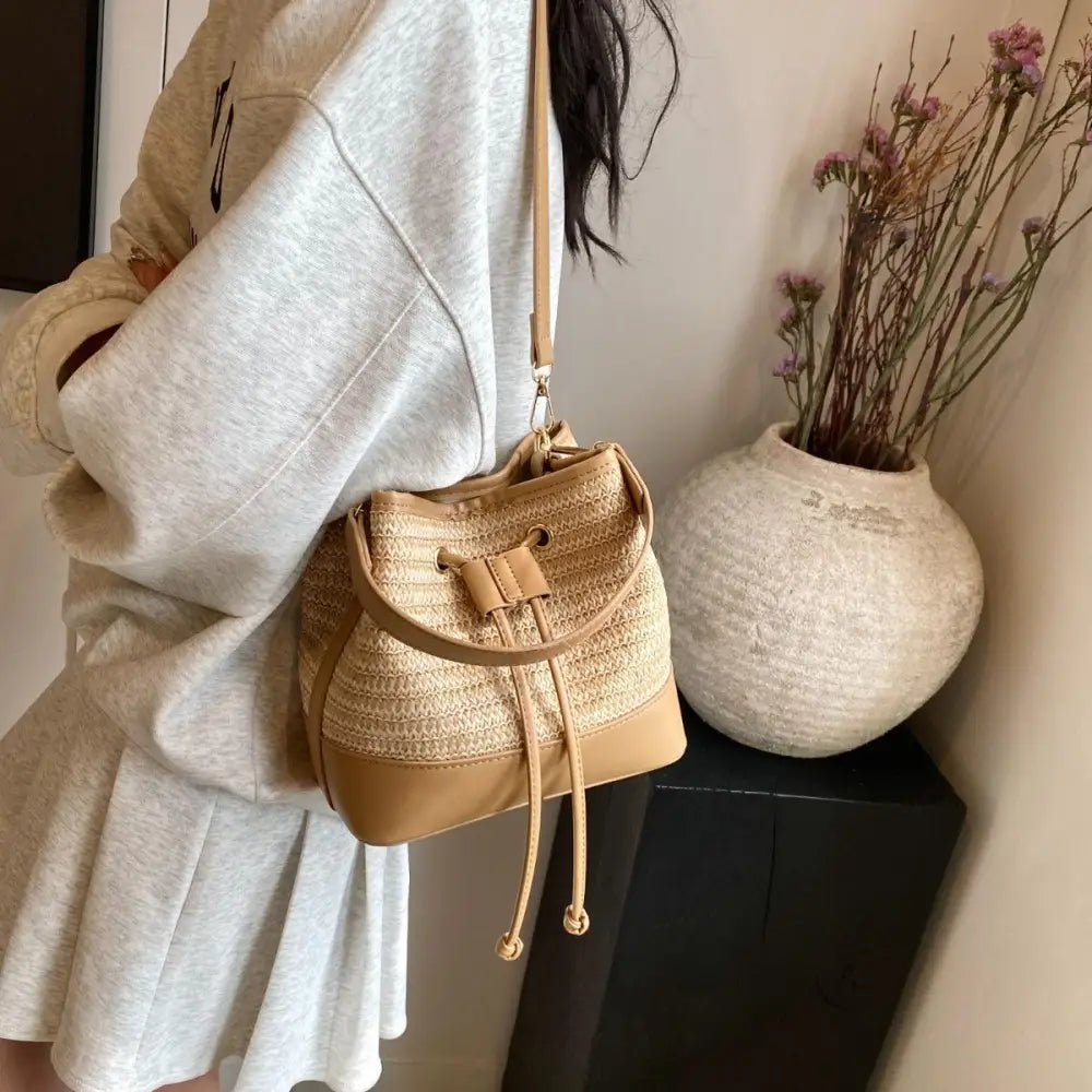 Chic Straw Braided Shoulder Bag for Summer Adventures