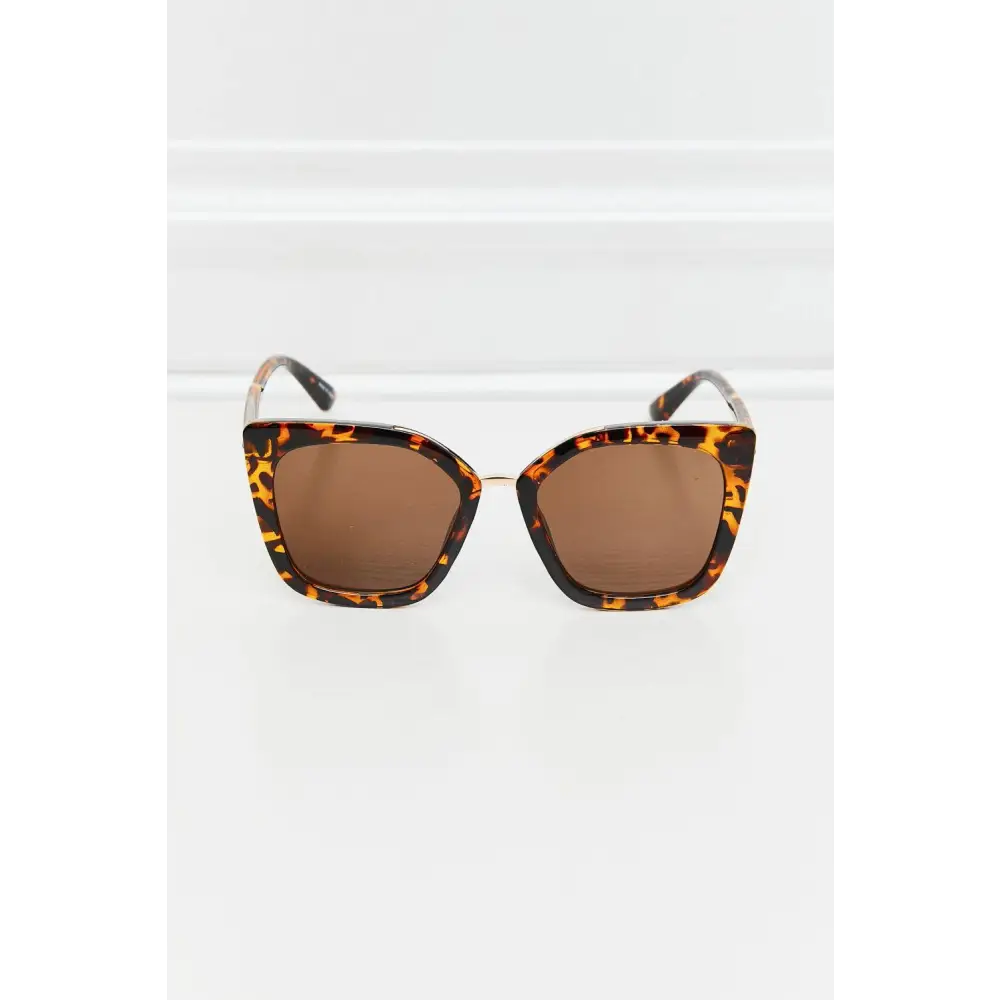 Stylish Black Cat Eye Polycarbonate Sunglasses for a Chic Look