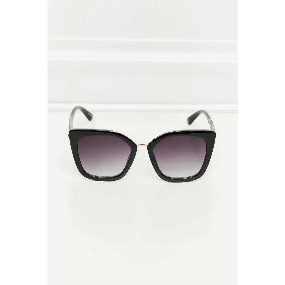 Stylish Black Cat Eye Polycarbonate Sunglasses for a Chic Look