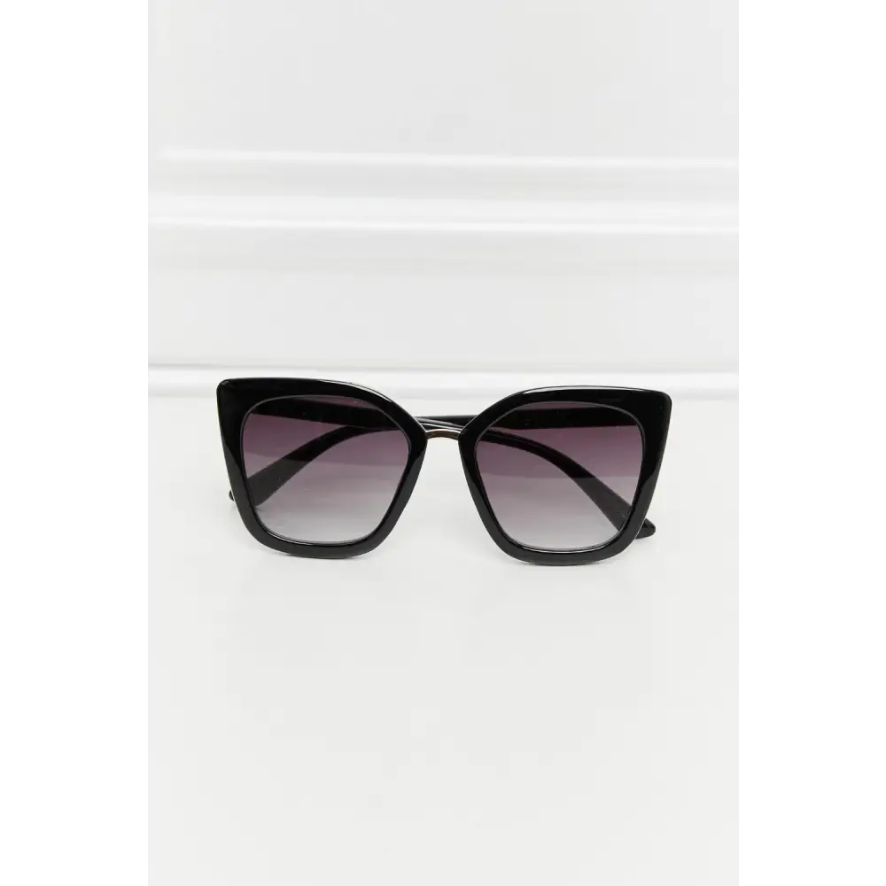 Stylish Black Cat Eye Polycarbonate Sunglasses for a Chic Look