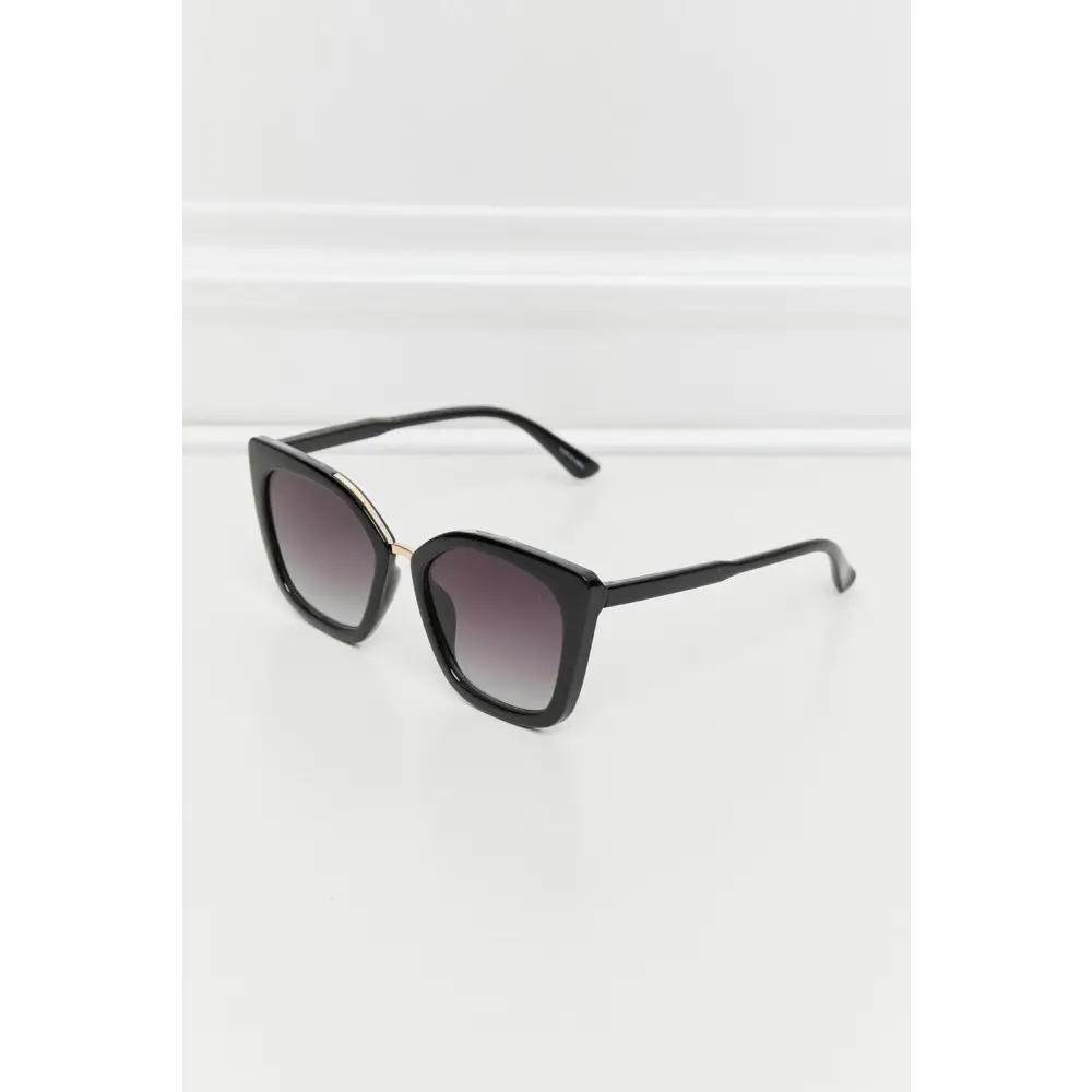 Stylish Black Cat Eye Polycarbonate Sunglasses for a Chic Look