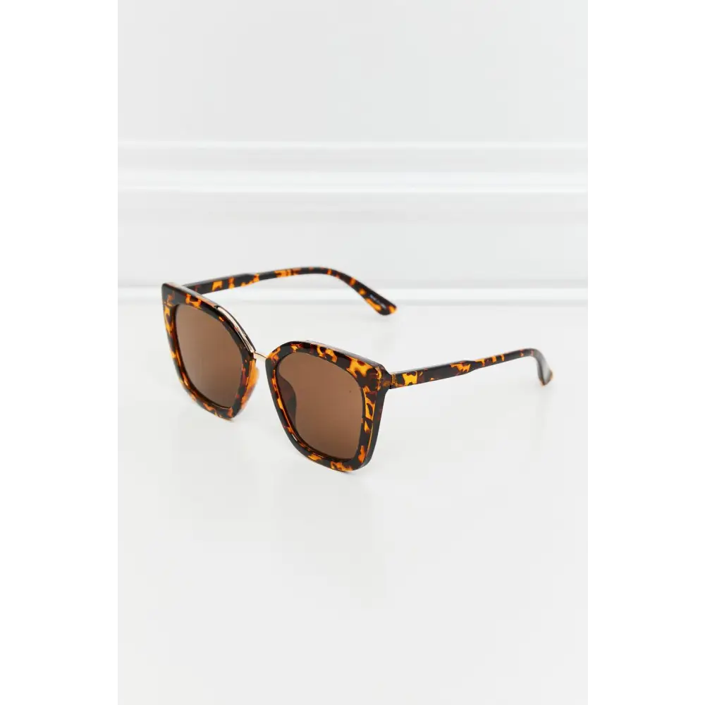 Stylish Black Cat Eye Polycarbonate Sunglasses for a Chic Look