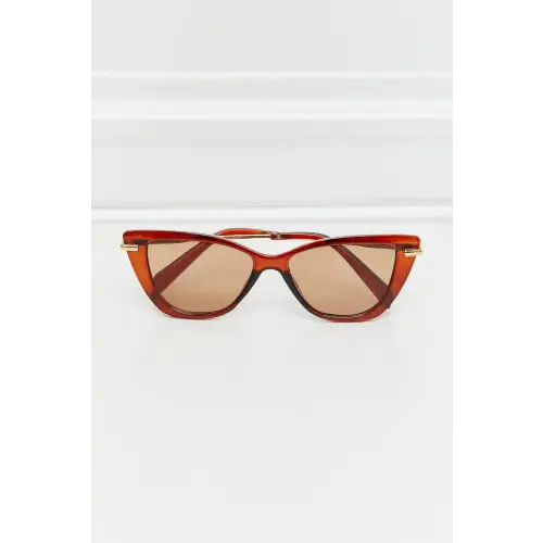 Stylish Cat-Eye Rim Sunglasses