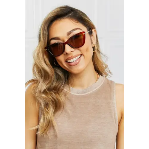 Stylish Cat-Eye Rim Sunglasses