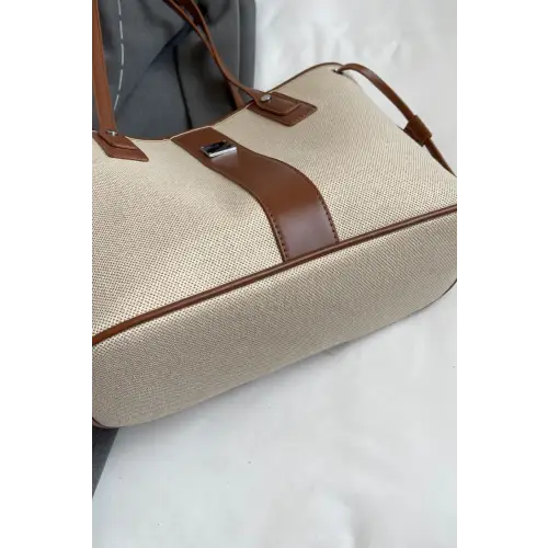 Stylish Leather Tote Bag with Chic Brown Accents