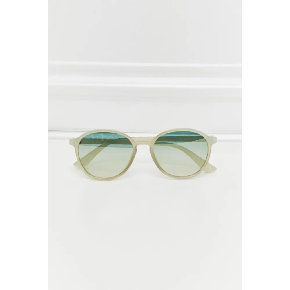 Stylish Polycarbonate Frame Sunglasses for Effortless Chic