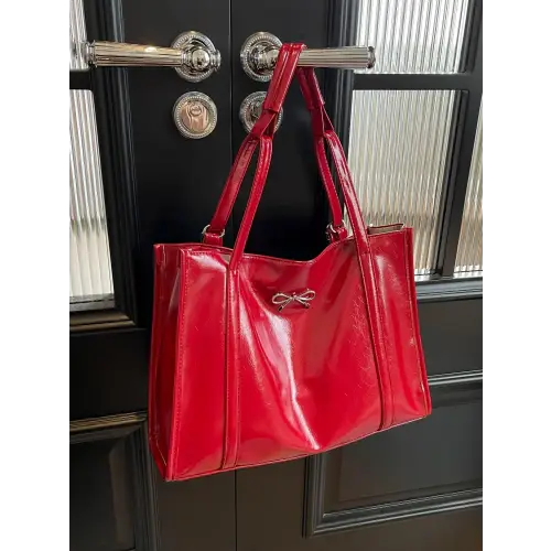 Stylish Red Patent Leather Bow Shoulder Bag for Trendsetters