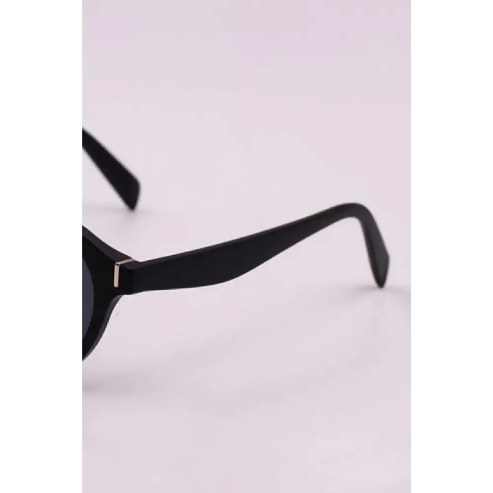 Stylish Round Polycarbonate Rim Sunglasses for Your Activewear Look