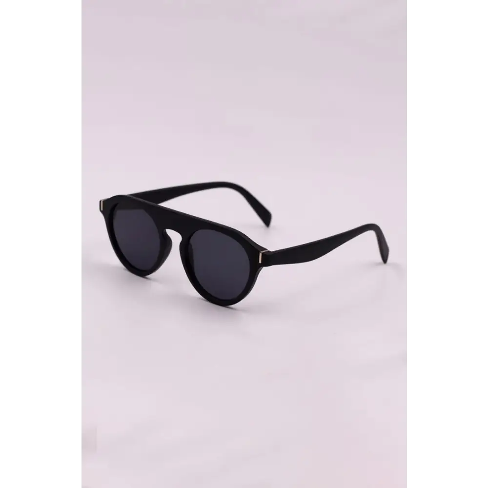 Stylish Round Polycarbonate Rim Sunglasses for Your Activewear Look