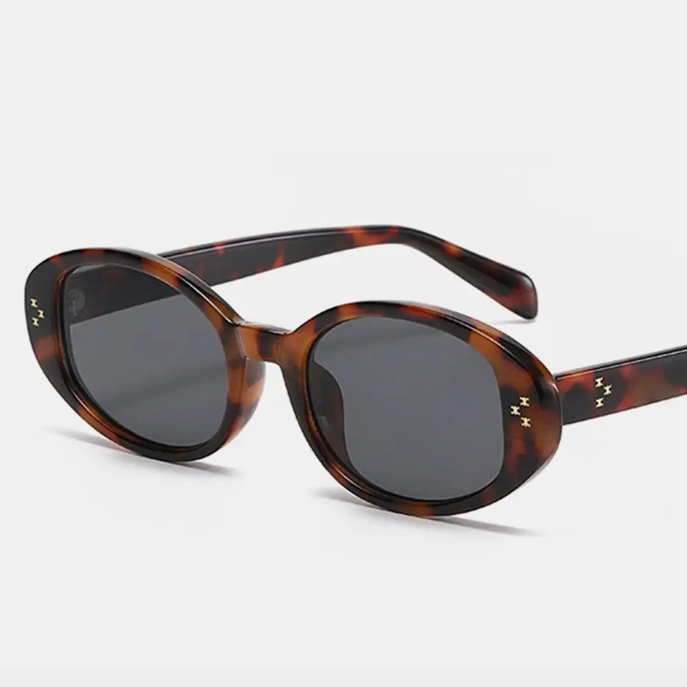 Stylish Tortoiseshell Oval Sunglasses with Polycarbonate Frame