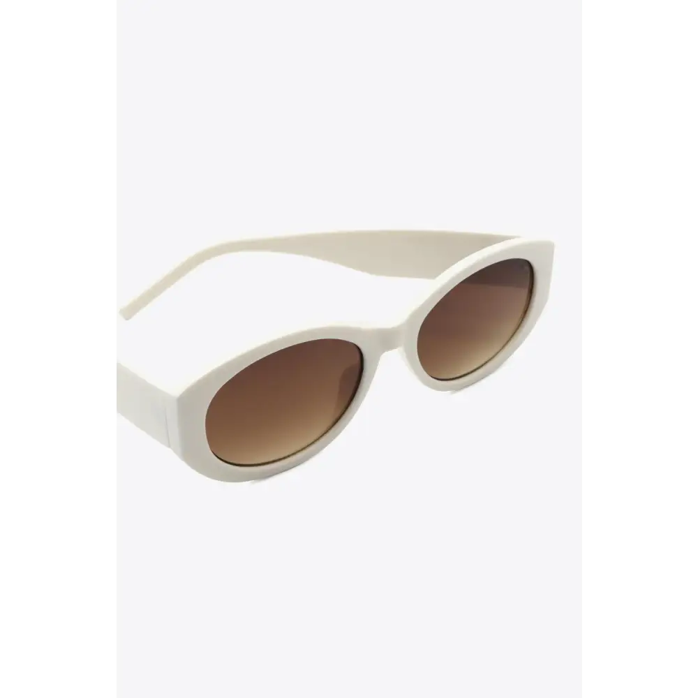 Trendy White Oval UV400 Polycarbonate Sunglasses for a Chic Look