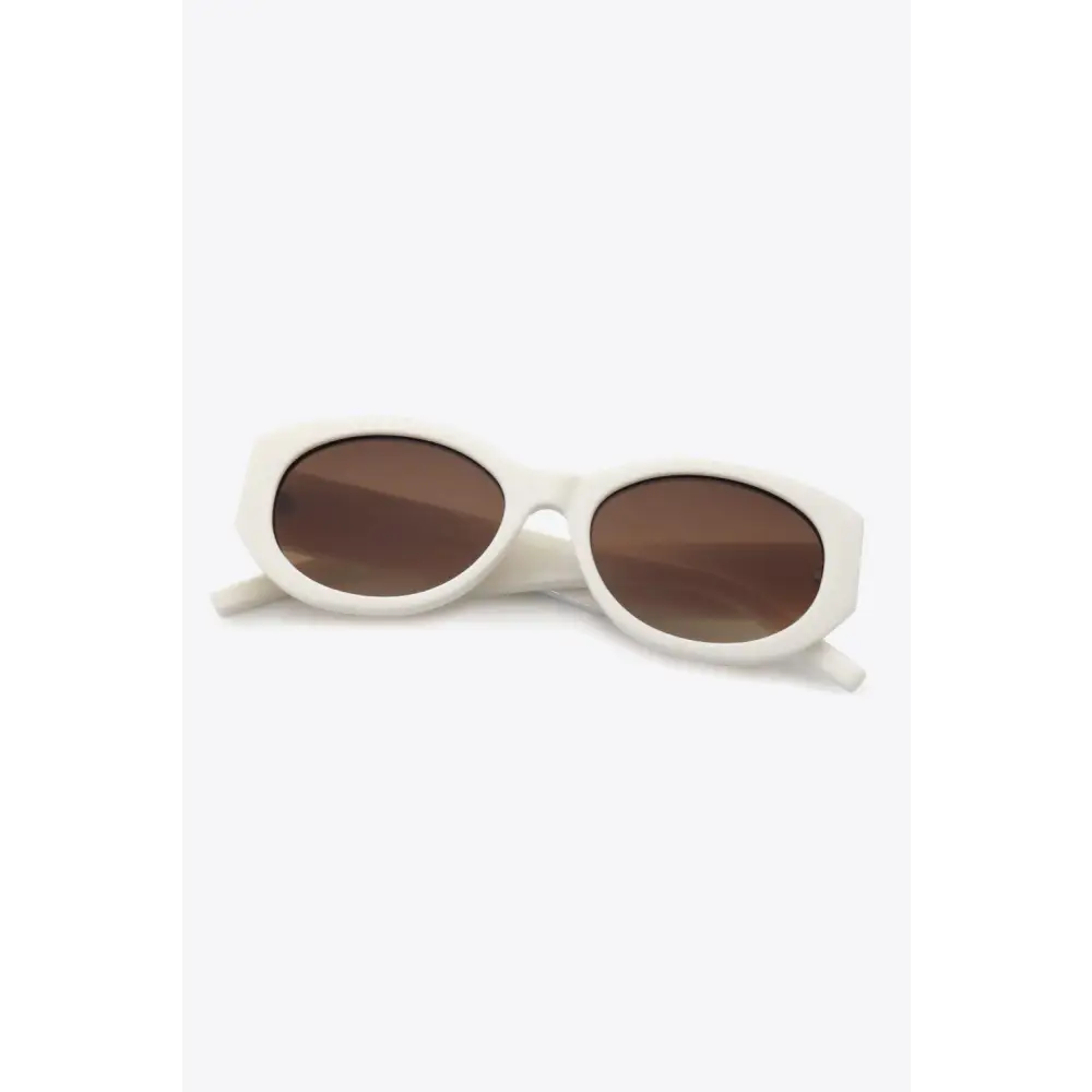 Trendy White Oval UV400 Polycarbonate Sunglasses for a Chic Look